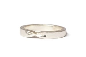 18ct Fairtrade white gold twist ring