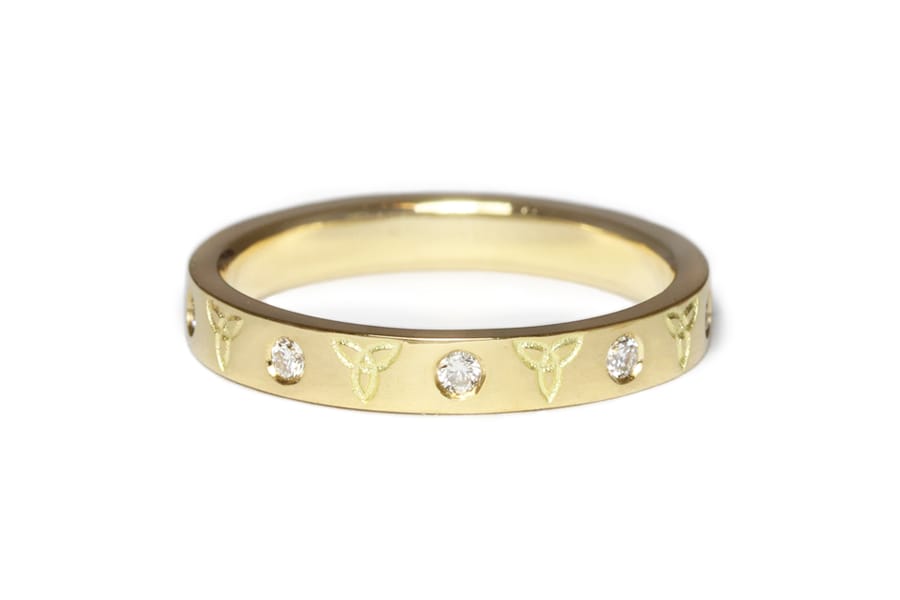18ct yellow gold engraving and diamonds