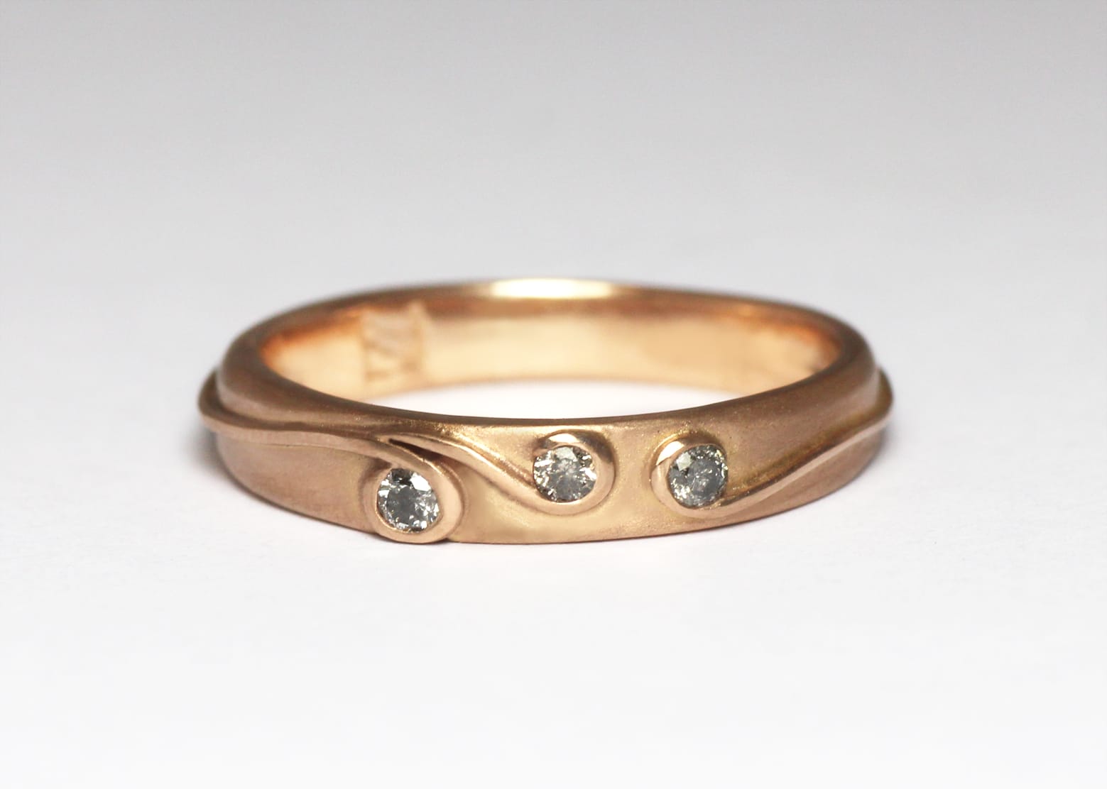 18ct Fairtrade gold with salt and pepper diamonds