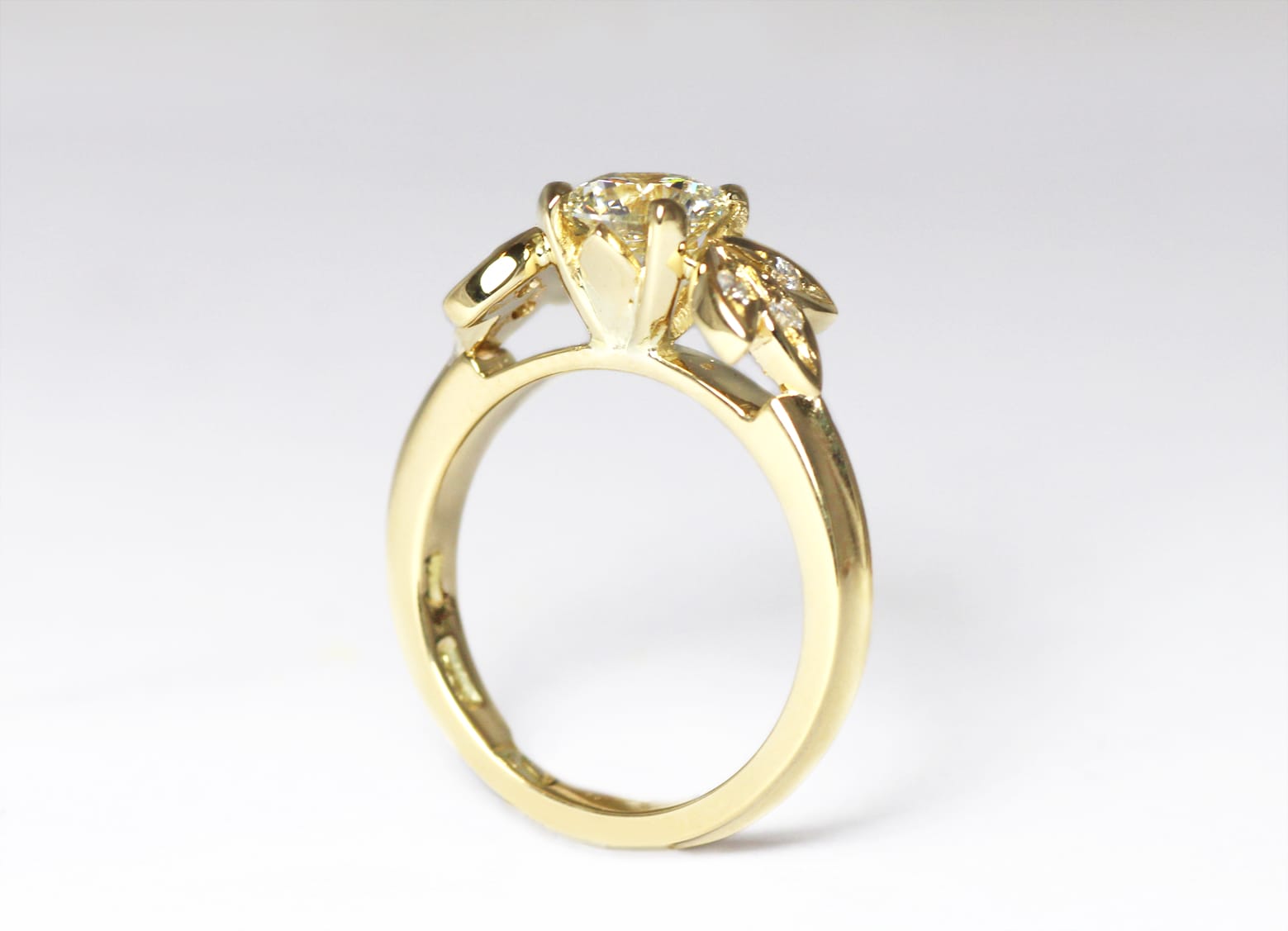 18ct recycled gold with created diamond