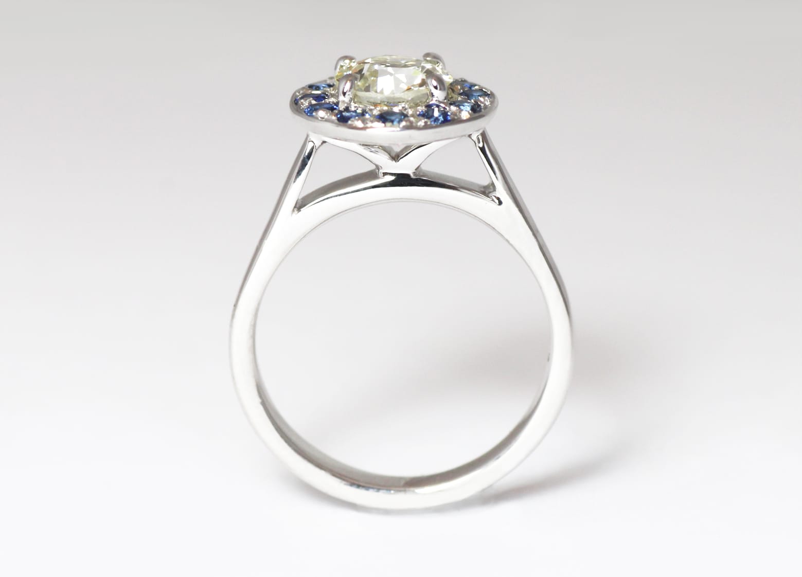 18ct Fairtrade gold with diamond and blue topaz