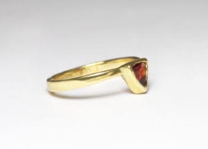 18ct yellow gold with garnet