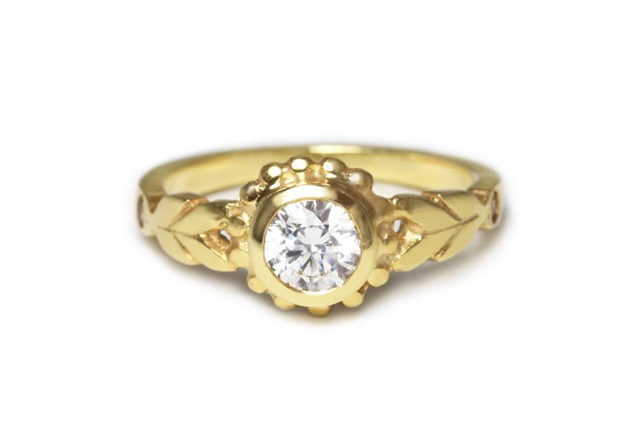 18ct yellow gold with diamond