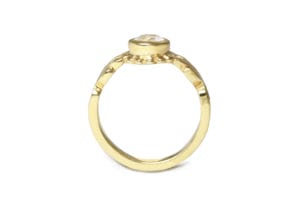 18ct yellow gold with diamond