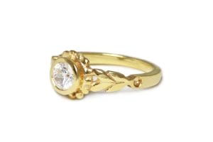 18ct yellow gold with diamond