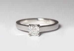 18ct Fairtrade white gold with diamond