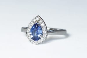 Sapphire platinum and moissanites