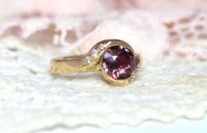 Sapphire in Fairtrade gold with diamonds Fairtrade gold