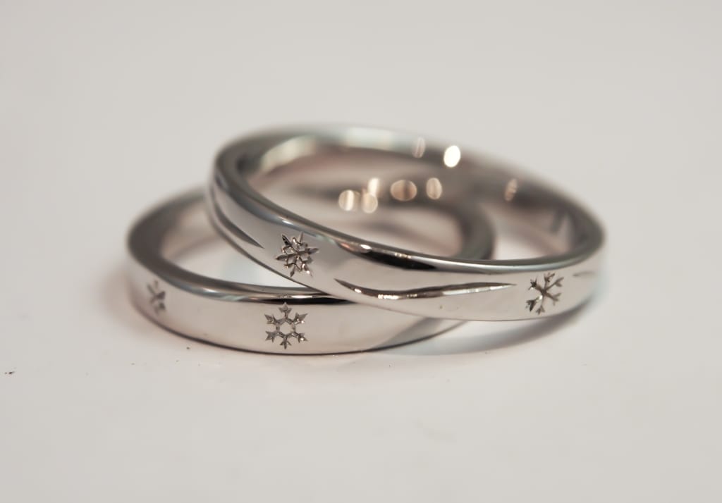 "Snowflake" wedding rings