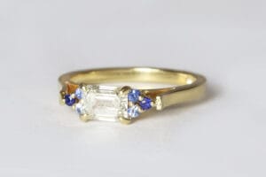 Diamond and sapphires in yellow gold