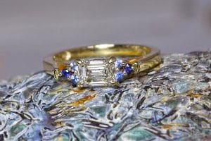 Diamond and sapphires in yellow gold