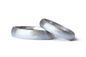 Feather engraved silver ring