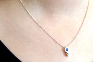 Blue sapphire pendant