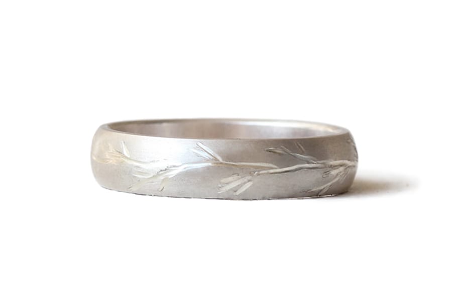 Organic engraved ring