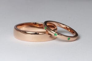Rose gold wedders with emeralds
