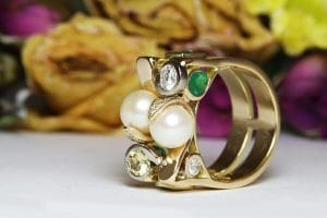 Emerald, pearl, diamonds yellow gold