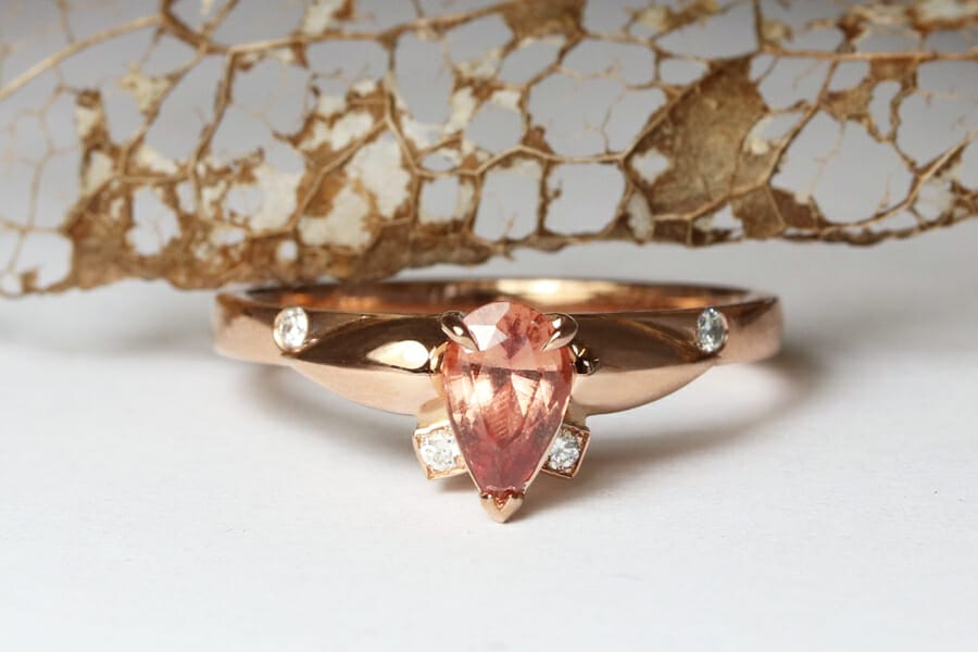 pear sapphire in rose gold