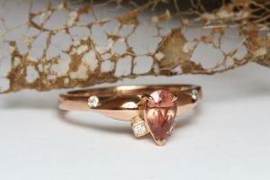pear sapphire in rose gold
