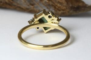 sapphires in yellow gold