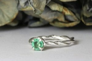 Emerald in silver twist