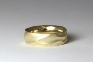 Sand dune ring yellow gold