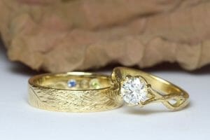 Yellow gold engraved wedding set