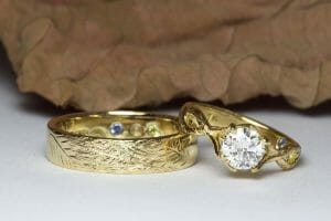 Yellow gold engraved wedding set