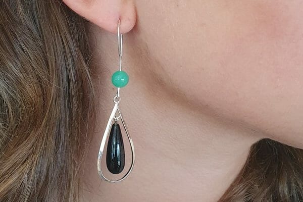 Onyx and chrysoprase silver earrings model