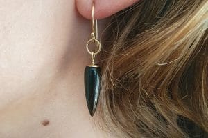 Yellow gold onyx earrings