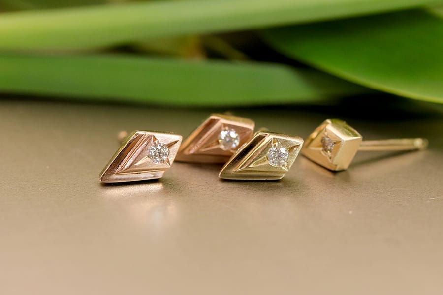 Art Deco studs with diamonds in yellow or rose gold